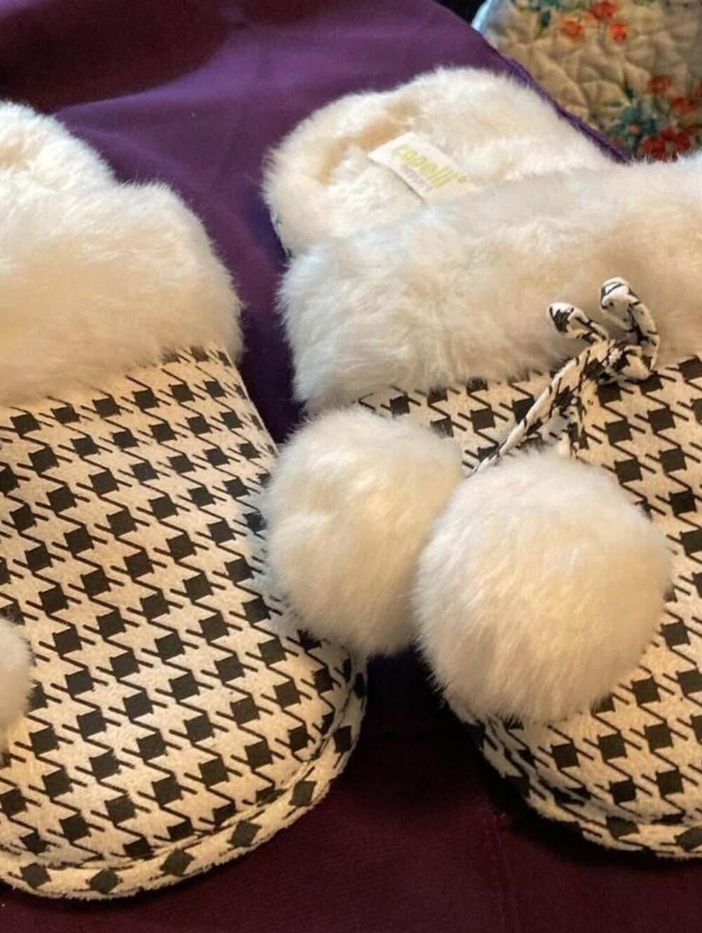 Capelli New York fuzzy slippers size large 8/9 great condition